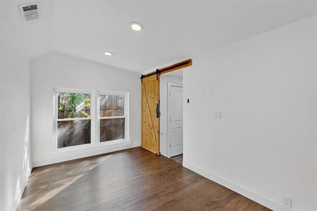 Building Photo - 8919 San Fernando Way