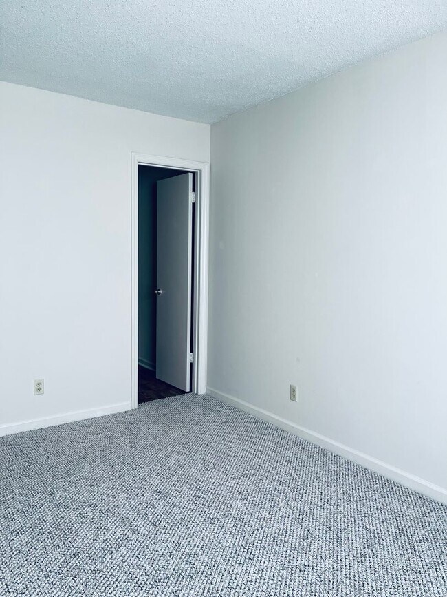 Building Photo - 105 Oriole Dr