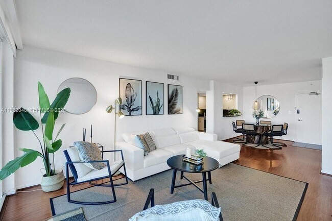 Building Photo - 5600 Collins Ave