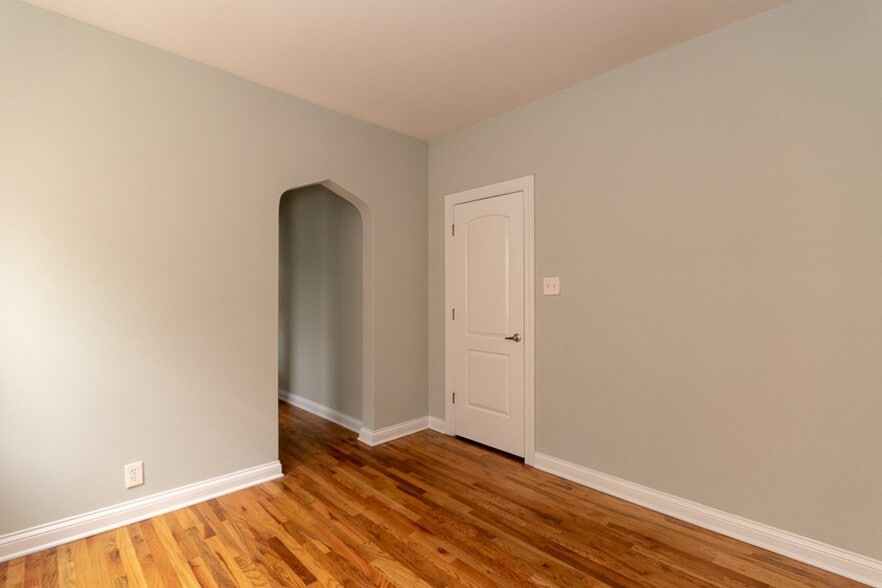 Building Photo - 4329 N Wolcott Ave