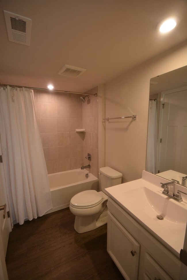 Building Photo - Beautiful and New this 4 Bedroom Townhouse