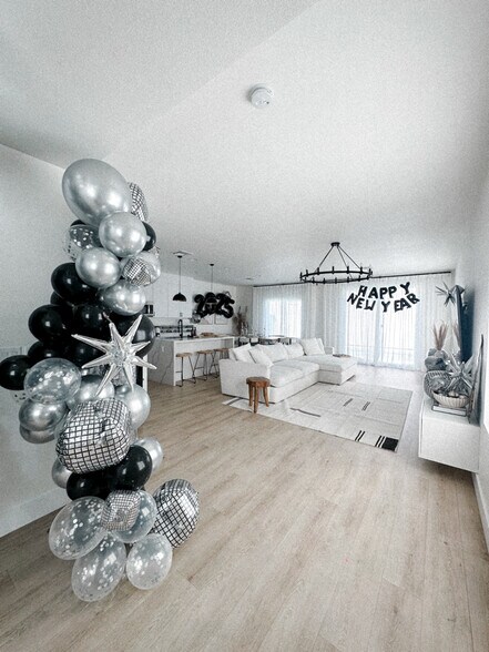 Building Photo - 1111 Blue Diamond Rd