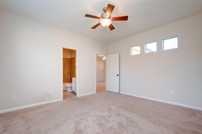 Building Photo - 34 N Longsford Cir