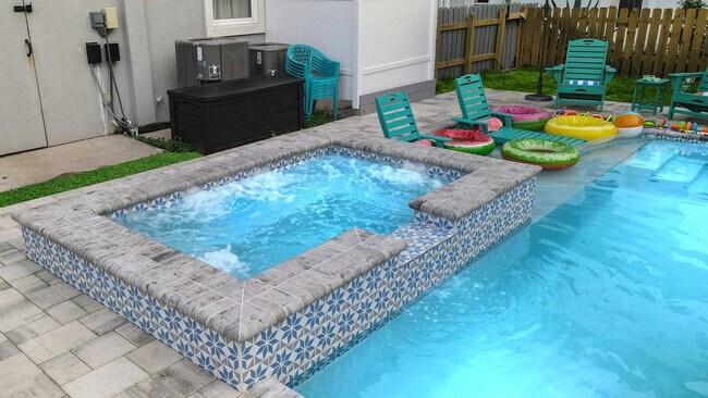 Building Photo - 108 Zamora St