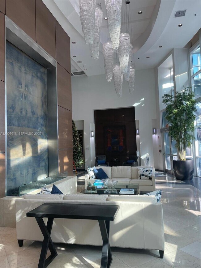 Building Photo - 1155 Brickell Bay Dr