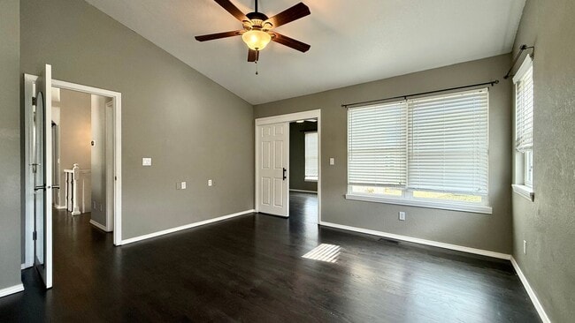 Building Photo - Move in ready home on Hollandale