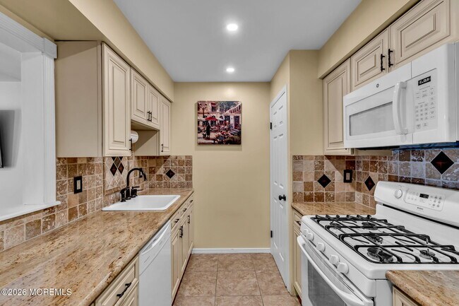 Building Photo - 390 Crawford St