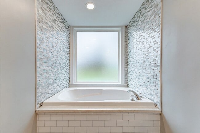 Building Photo - 1727 Cloister Dr