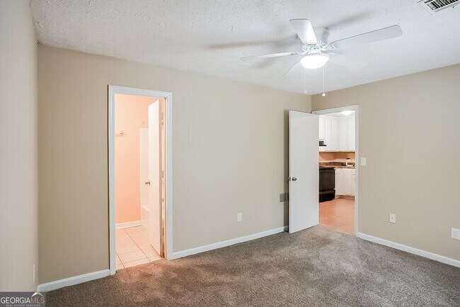 Building Photo - 8375 Warren Dr