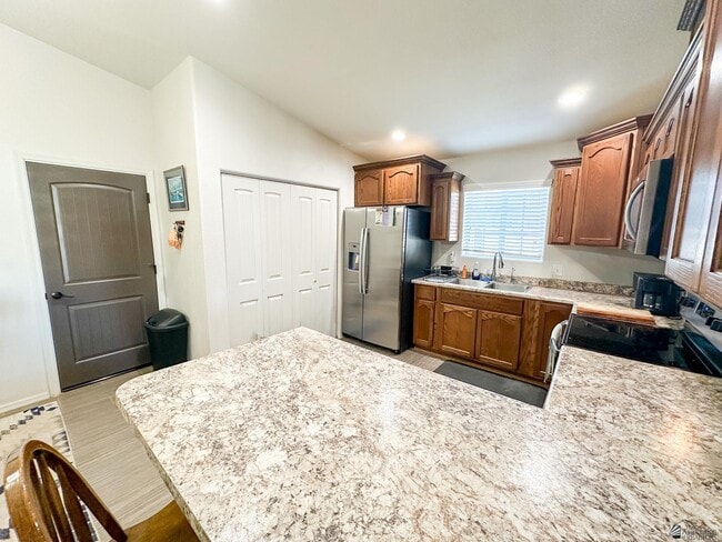 Building Photo - 28810 Arizona Ave