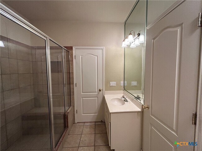Building Photo - 3049 Pine Valley Dr
