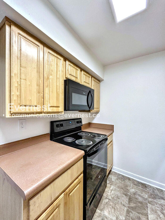 Building Photo - 3530 E Richmond Rd