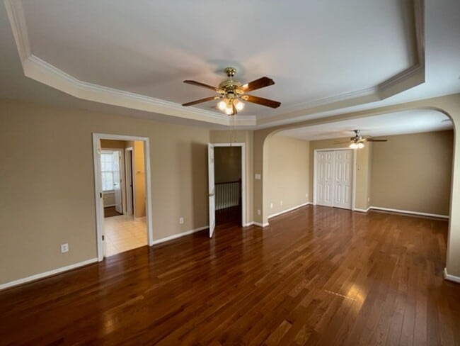 Building Photo - Amazing Hillsborough Home!