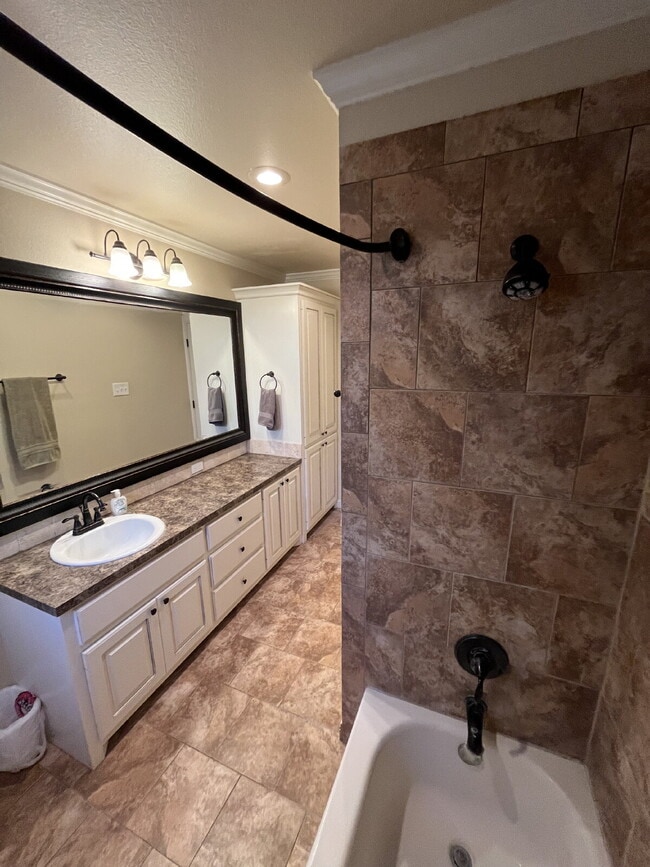 Building Photo - Spacious 4-Bedroom Home with Backyard Basketball Court Available for Summer 2026 Pre-Lease