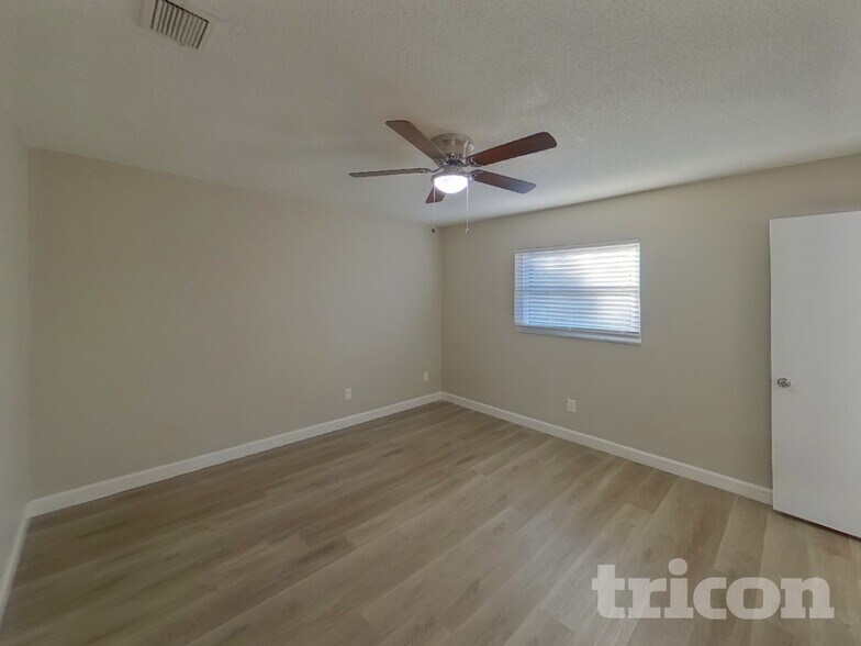 Building Photo - 902 Check Pl