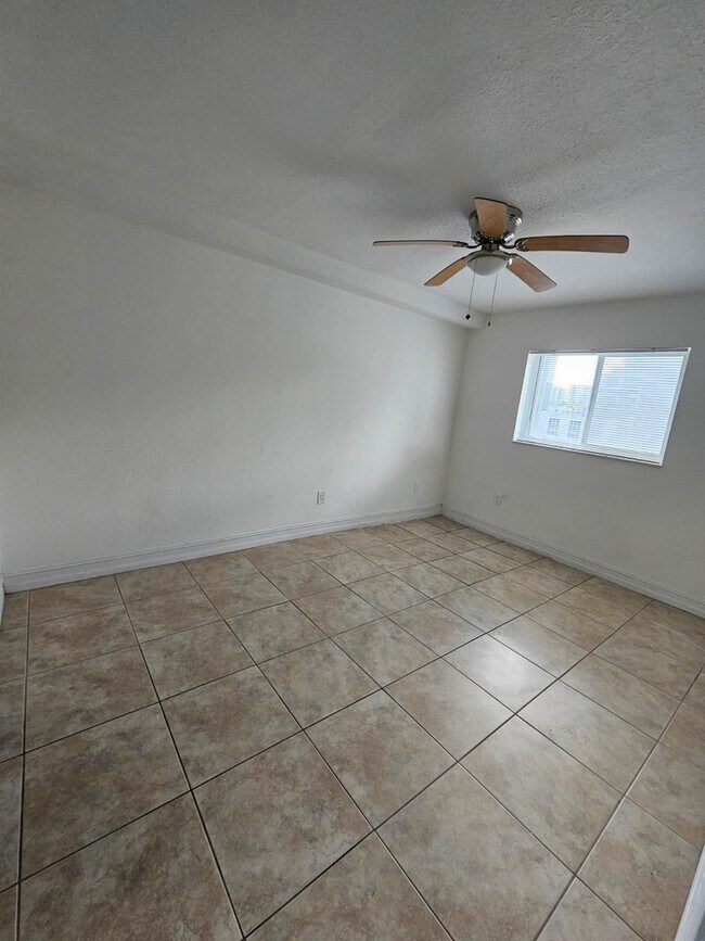 Building Photo - 677 NE 24th St