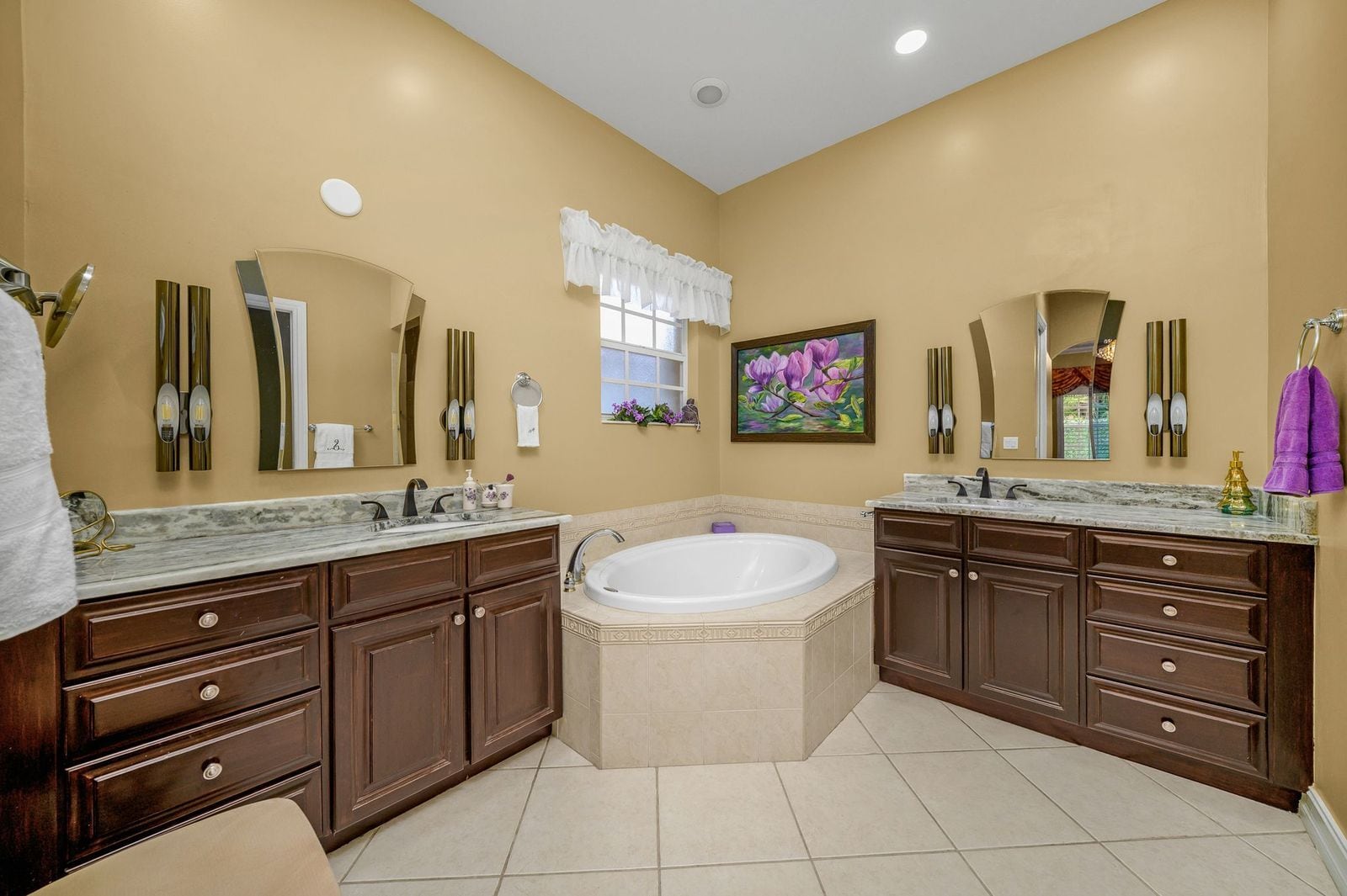 Building Photo - 4806 Europa Dr