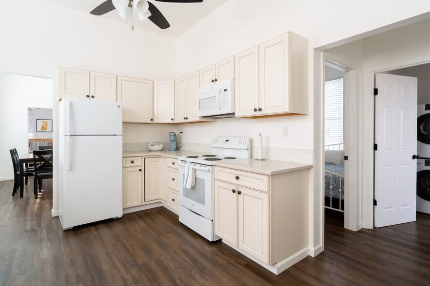 Building Photo - 2334 SE 8th Ave