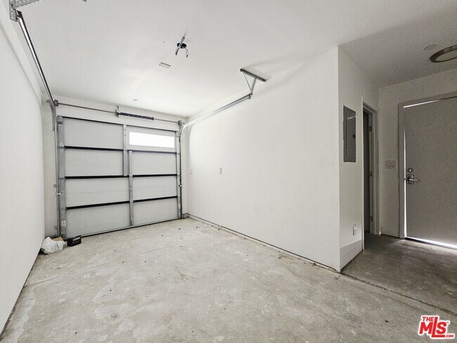 Building Photo - 4112 Normandie Ave