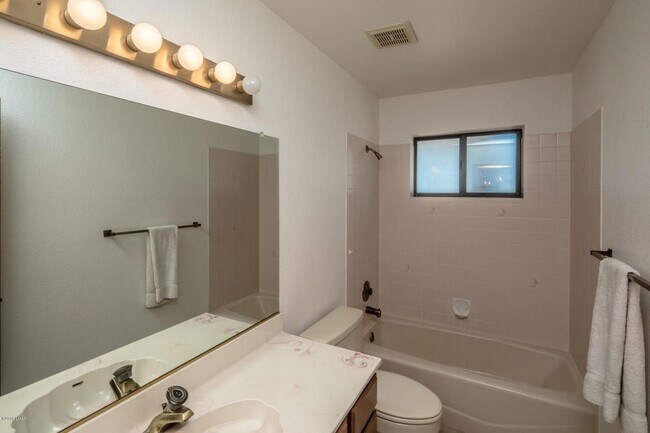 Building Photo - Unfurnished Long Term House! Price Adjustm...