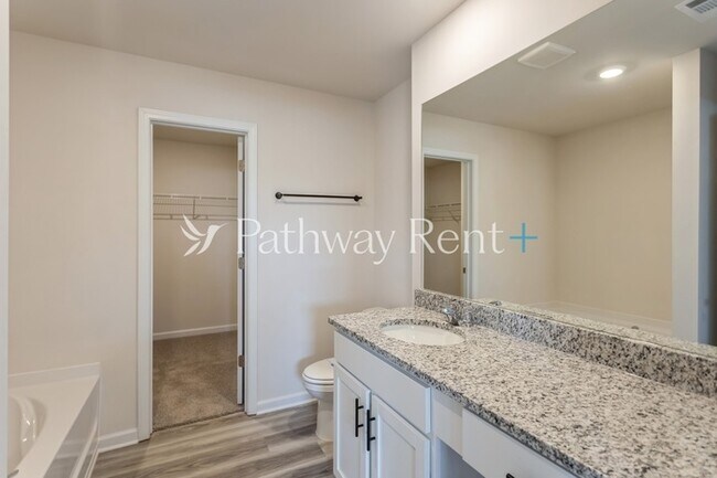 Building Photo - 608 Mackenzie Cv