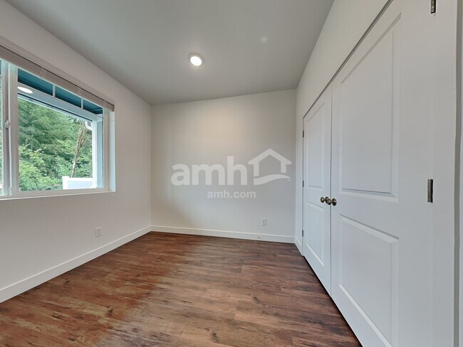 Building Photo - 8043 Dagny St SW
