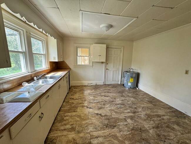 Building Photo - 2/1 with extra space in Uptown Shelby, NC