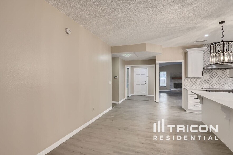 Building Photo - 1007 Black Willow Dr