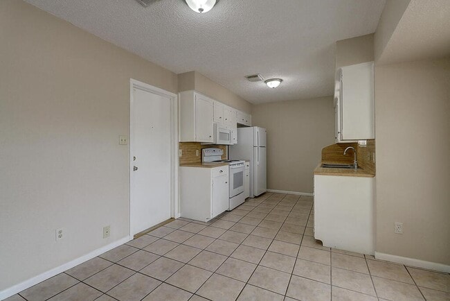 Building Photo - 5225 Bonham St