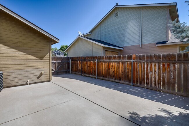 Building Photo - Beautiful Meridian home