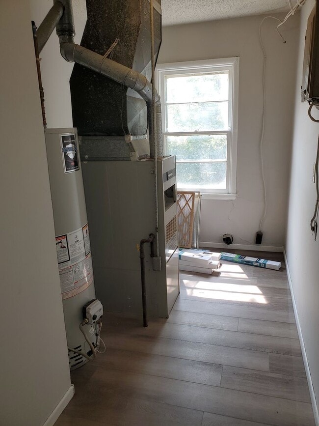 Building Photo - Nice 2 bedroom 1 bath duplex!