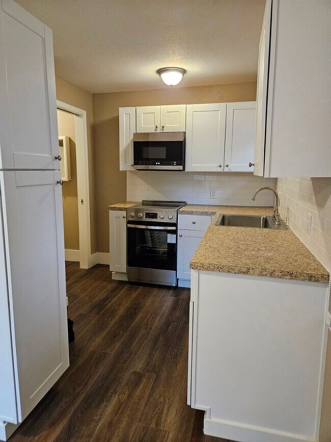 Building Photo - 1731 Wildwood Pl NE
