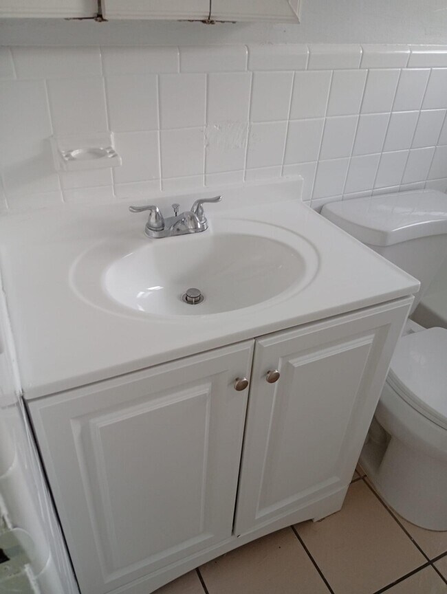 Building Photo - 1440 NE 171 St