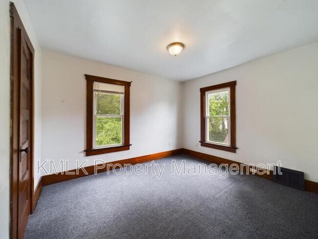 Building Photo - 695 Kling St