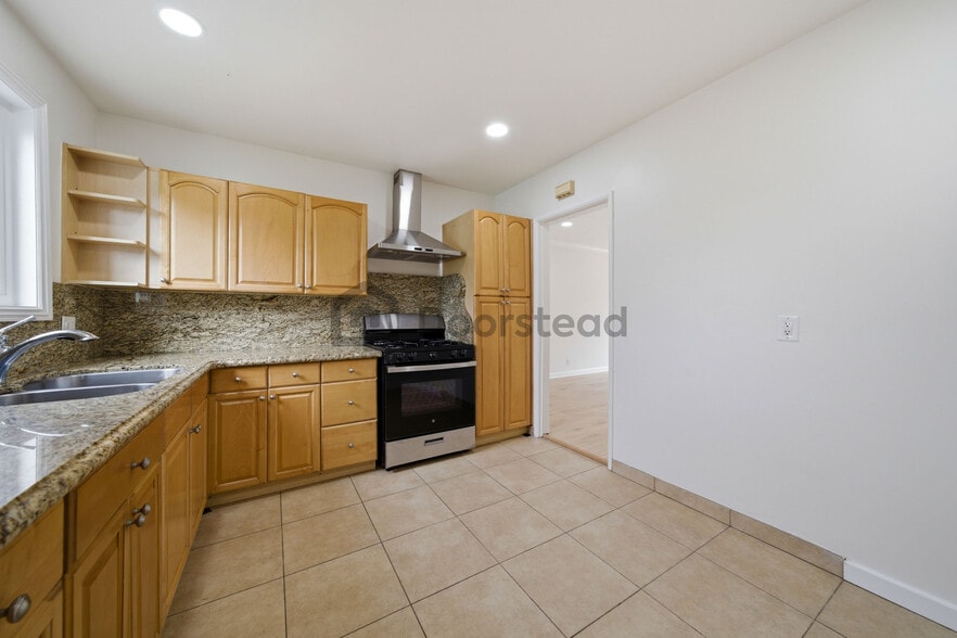 Building Photo - 16306 S Denver Ave