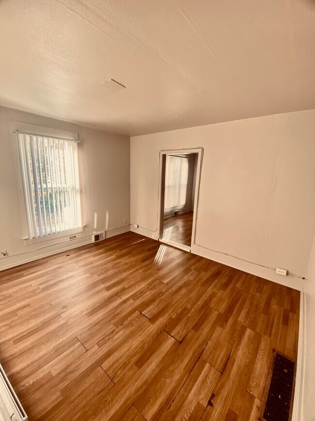 Building Photo - 2029 House