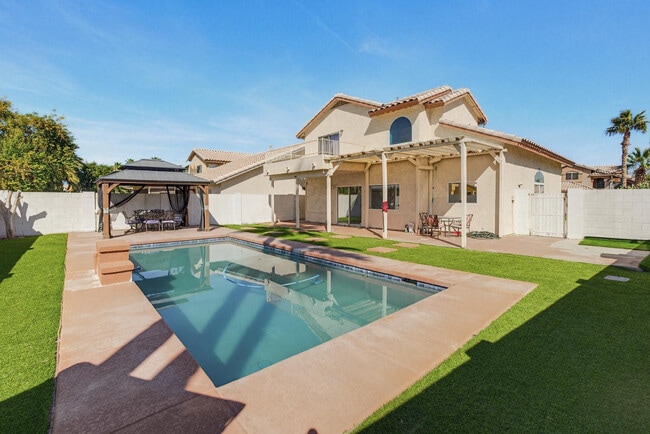 Building Photo - 288 S Jesse St