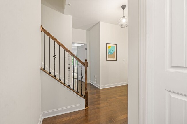 Building Photo - Convenient Carrboro Living in a Spacious 4 Bedroom Home