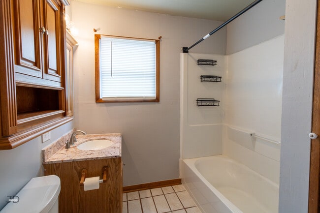 Building Photo - 709 E 1st St