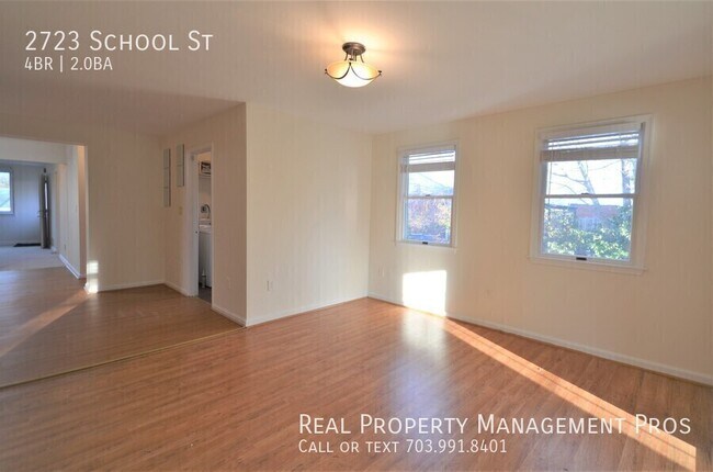 Building Photo - 2723 School St