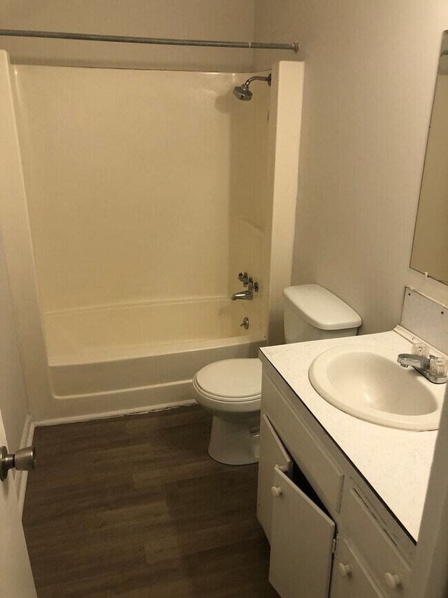 Building Photo - Azalea Apartments