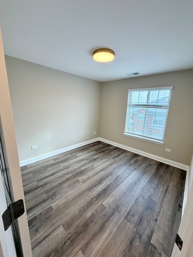 Building Photo - 10233 Concord Ln