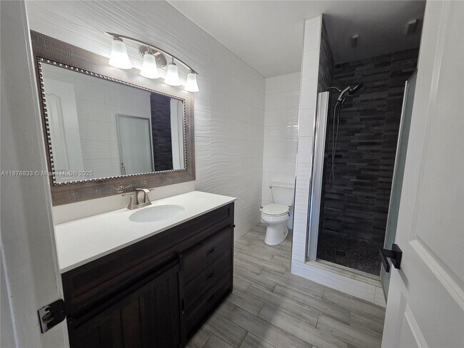 Building Photo - 15798 Woodgate Ct