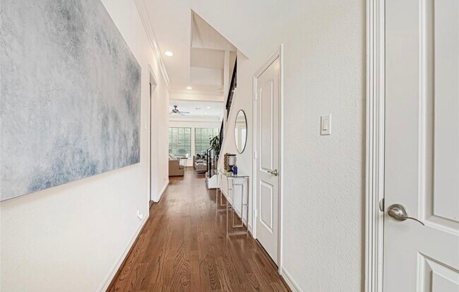 Building Photo - 1531 Woodbend Park W