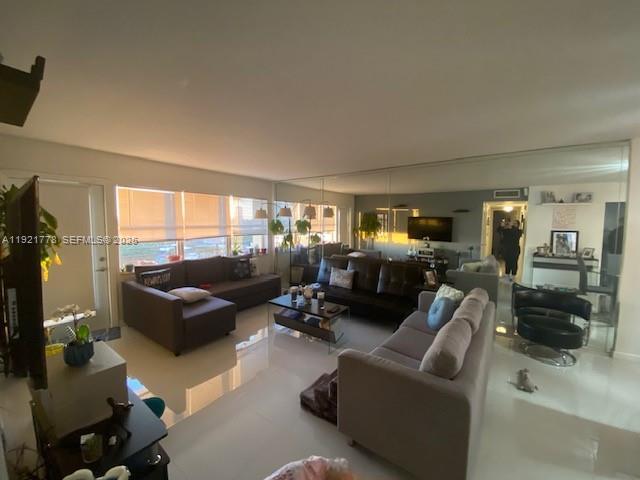 Building Photo - 401 Golden Isles Dr