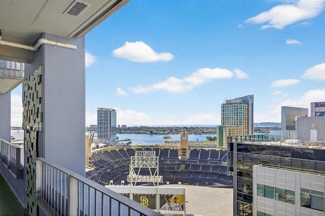 Building Photo - 321 Tenth Ave