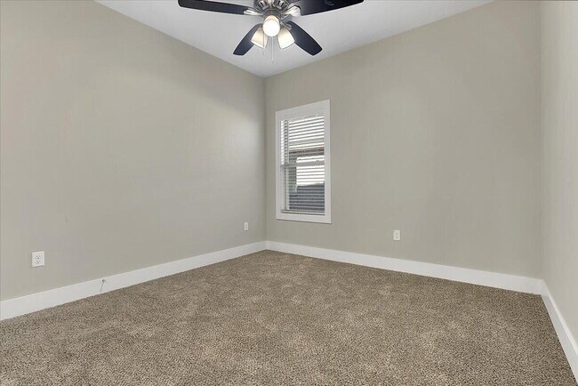 Building Photo - 132 Calvin Dr