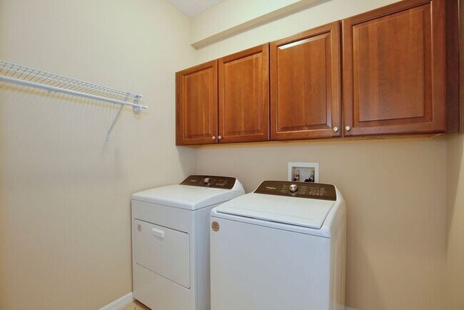 Building Photo - Luxury 3BR/3BA Townhome with 2-Car Garage in Gated Greystone – Sanford