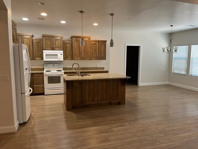 Building Photo - Spacious 3 Bedroom Home in Little Valley