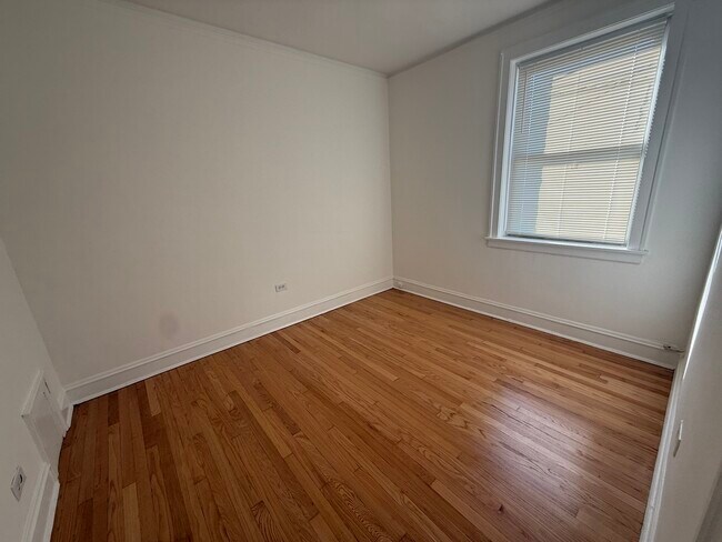 Building Photo - 5333 W Fullerton Ave